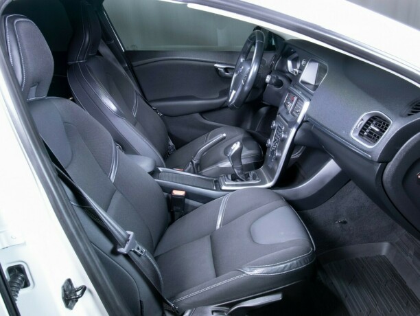 volvo-v40-diesel-2013-big-50