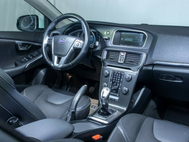 volvo-v40-diesel-2013-big-21