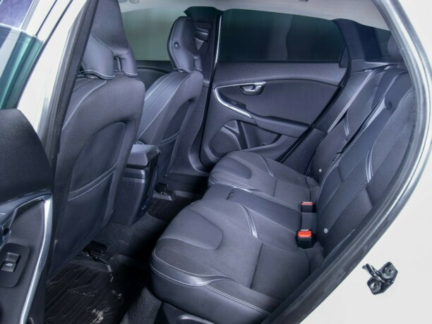 volvo-v40-diesel-2013-big-47