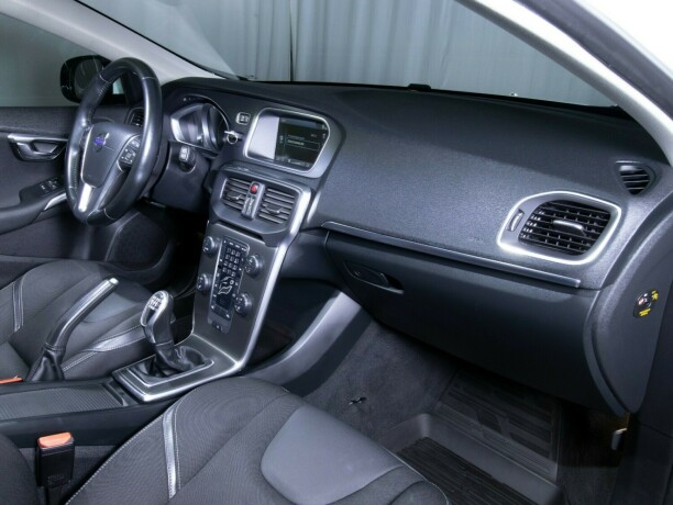 volvo-v40-diesel-2013-big-49