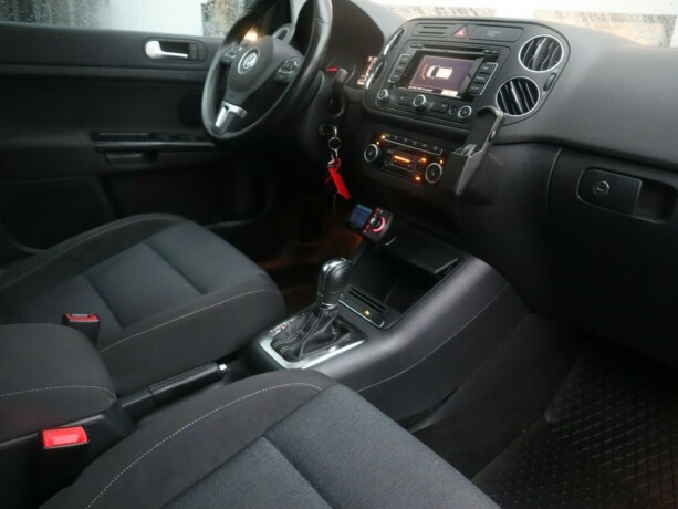 volkswagen-golf-plus-bensin-2012-big-7