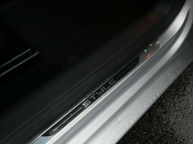 volkswagen-golf-plus-bensin-2012-big-15