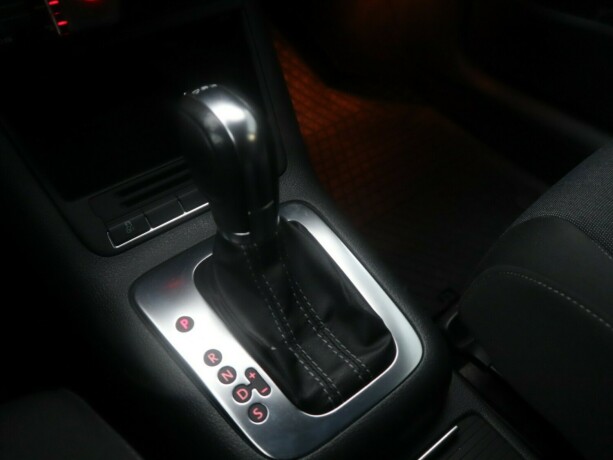 volkswagen-golf-plus-bensin-2012-big-12