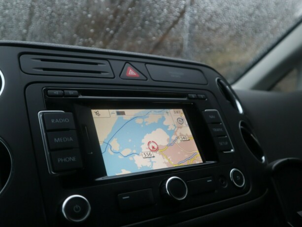 volkswagen-golf-plus-bensin-2012-big-18