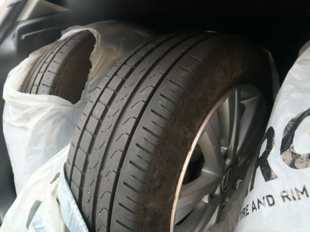 volkswagen-golf-plus-bensin-2012-big-16