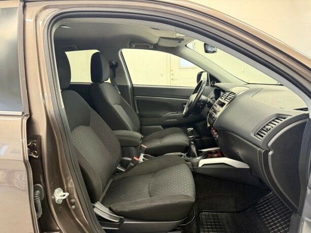 mitsubishi-asx-diesel-2012-big-17