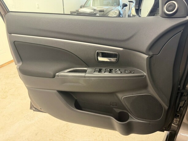 mitsubishi-asx-diesel-2012-big-24