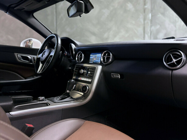 mercedes-benz-slk-bensin-2012-big-12