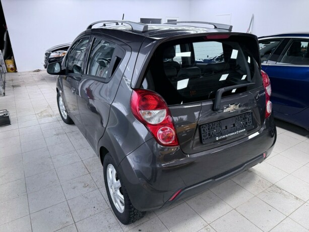 chevrolet-spark-bensin-2013-big-5