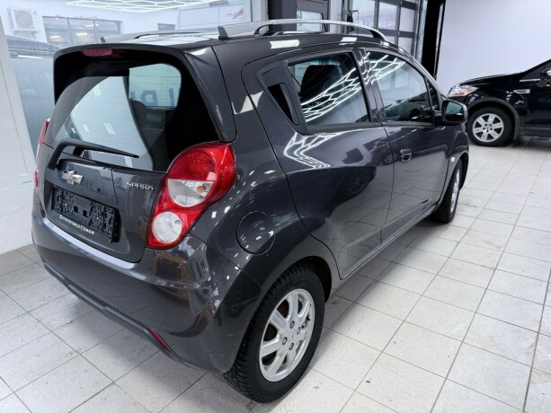 chevrolet-spark-bensin-2013-big-3