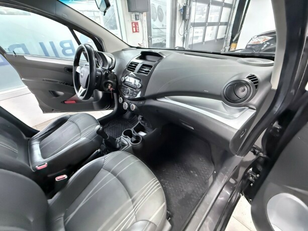 chevrolet-spark-bensin-2013-big-16