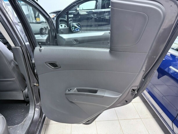 chevrolet-spark-bensin-2013-big-17