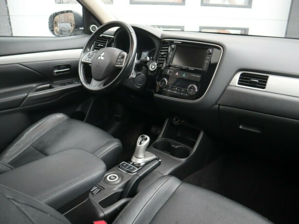 mitsubishi-outlander-elektrisitetbensin-2015-big-10