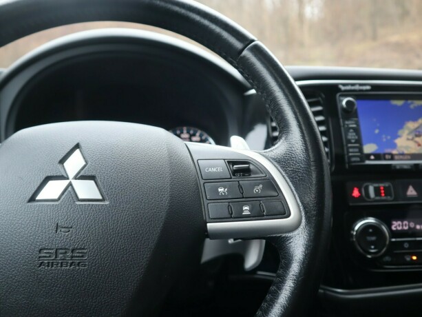 mitsubishi-outlander-elektrisitetbensin-2015-big-13