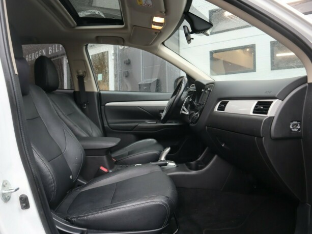 mitsubishi-outlander-elektrisitetbensin-2015-big-9