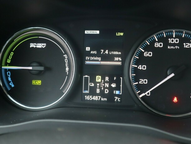 mitsubishi-outlander-elektrisitetbensin-2015-big-18