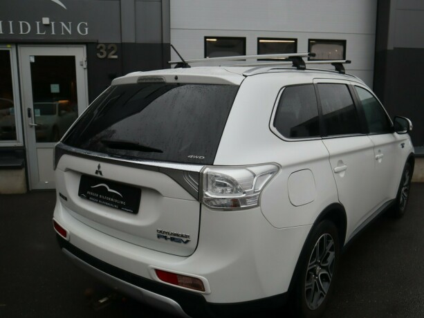 mitsubishi-outlander-elektrisitetbensin-2015-big-5