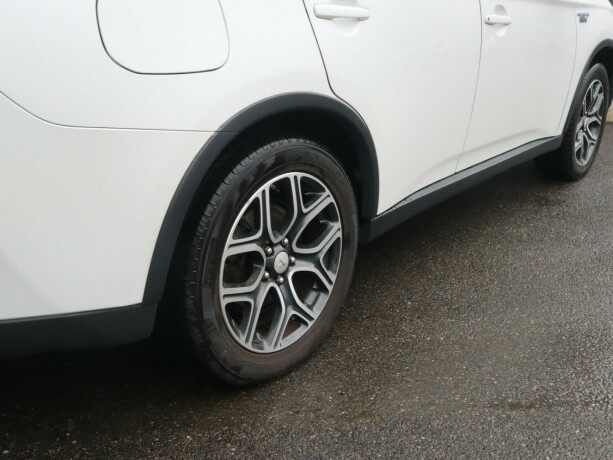 mitsubishi-outlander-elektrisitetbensin-2015-big-16