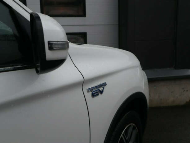 mitsubishi-outlander-elektrisitetbensin-2015-big-17
