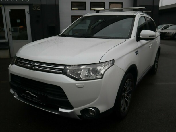 mitsubishi-outlander-elektrisitetbensin-2015-big-4