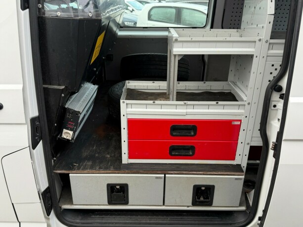 volkswagen-transporter-diesel-2018-big-14