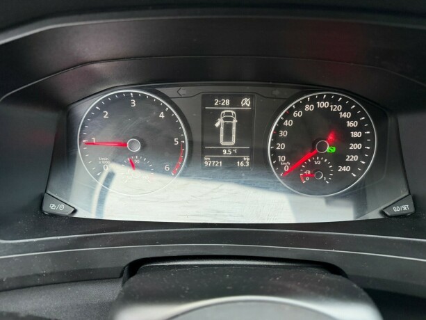 volkswagen-transporter-diesel-2018-big-11