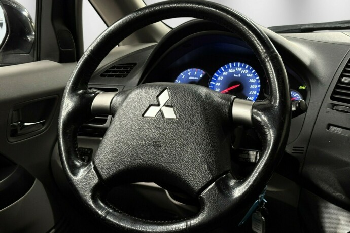 mitsubishi-grandis-diesel-2006-big-20