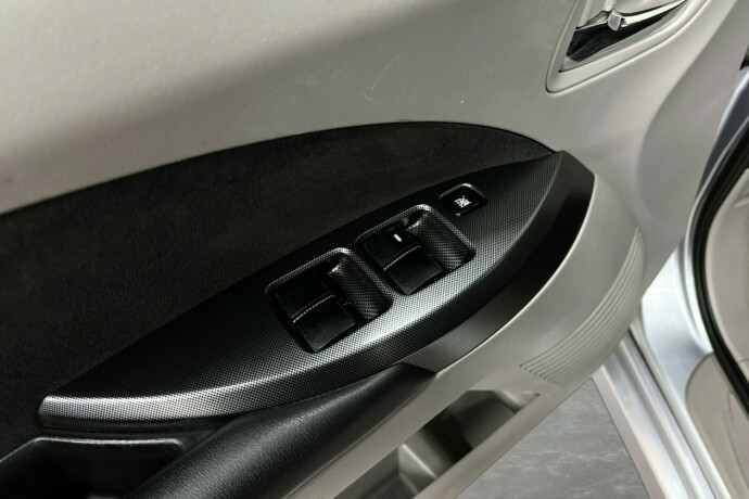 mitsubishi-grandis-diesel-2006-big-17