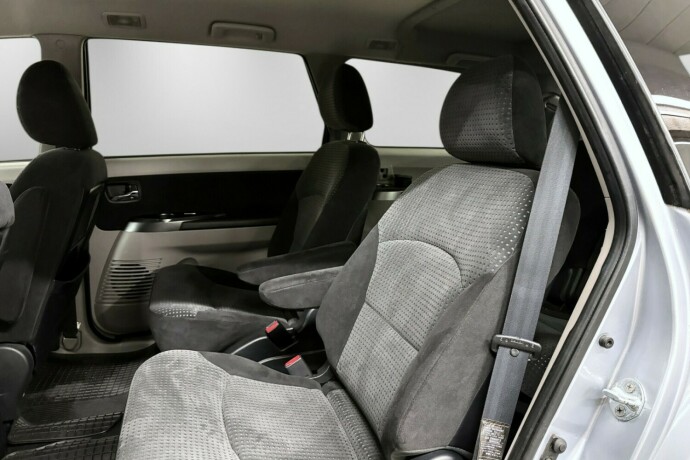 mitsubishi-grandis-diesel-2006-big-16