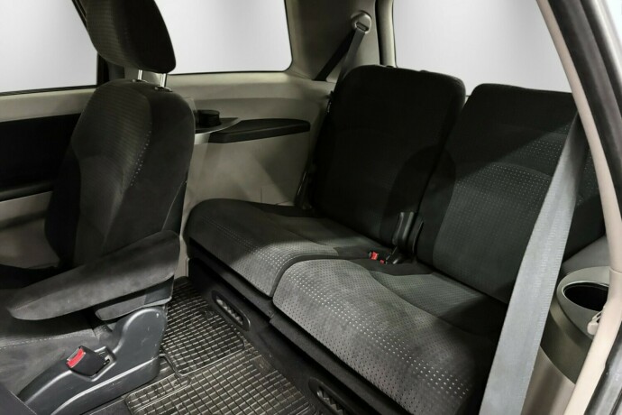 mitsubishi-grandis-diesel-2006-big-15