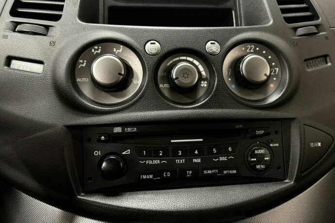 mitsubishi-grandis-diesel-2006-big-26