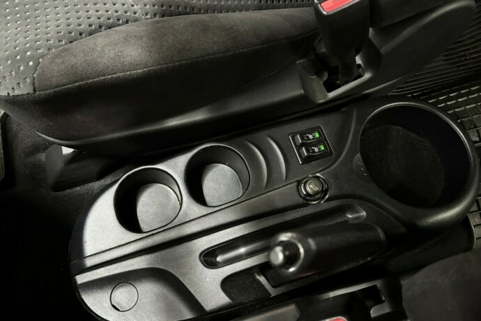 mitsubishi-grandis-diesel-2006-big-27