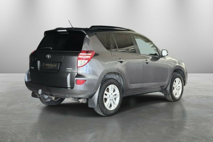 toyota-rav4-bensin-2010-big-6