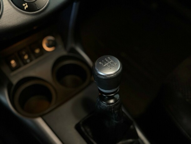 toyota-rav4-bensin-2010-big-19