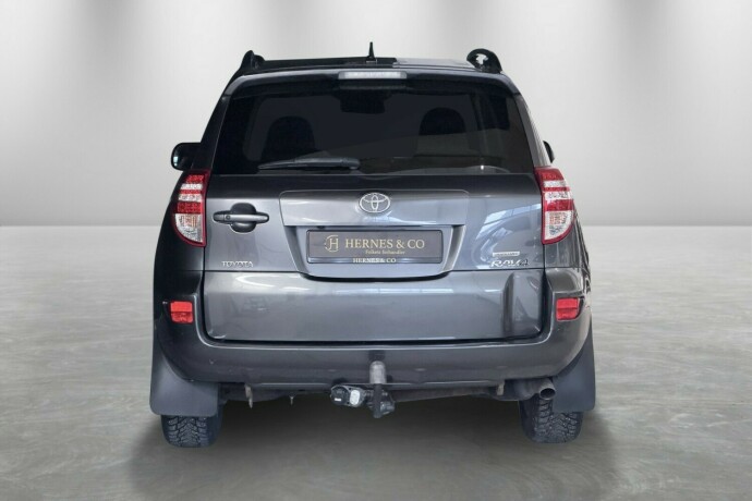 toyota-rav4-bensin-2010-big-8