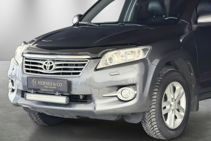 toyota-rav4-bensin-2010-big-2