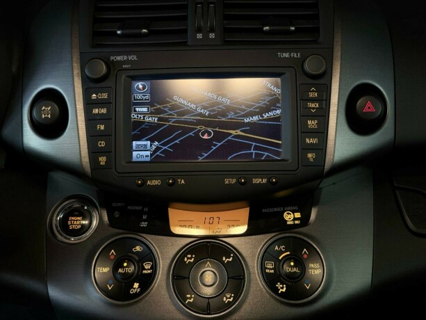 toyota-rav4-bensin-2010-big-15