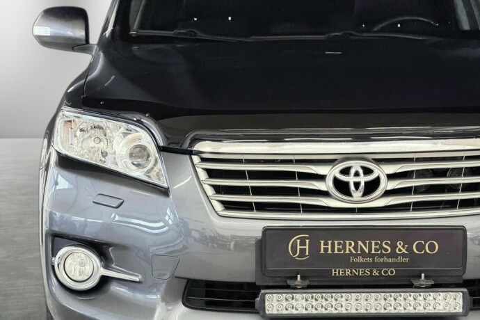 toyota-rav4-bensin-2010-big-4