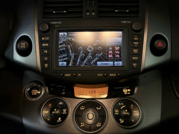 toyota-rav4-bensin-2010-big-16