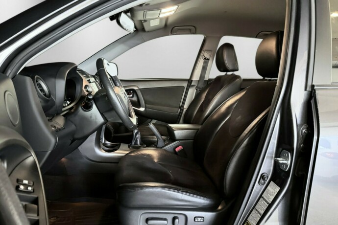 toyota-rav4-bensin-2010-big-13