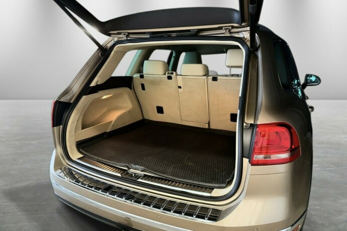 volkswagen-touareg-diesel-2017-big-12