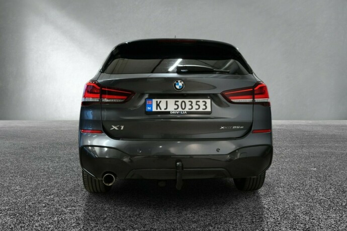 bmw-x1-plug-in-petrol-2021-big-3