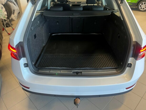 skoda-superb-elektrisitetbensin-2021-big-54