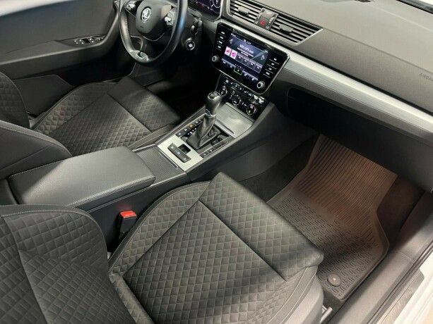 skoda-superb-elektrisitetbensin-2021-big-30