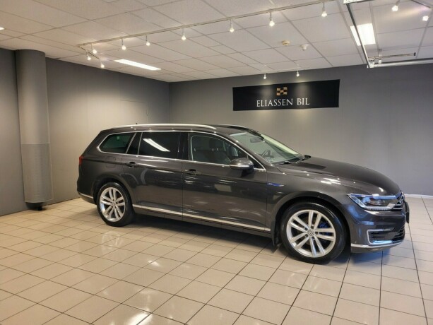 volkswagen-passat-plug-in-petrol-2018-big-2