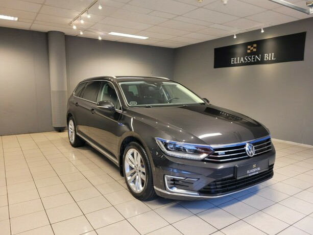 volkswagen-passat-plug-in-petrol-2018-big-10