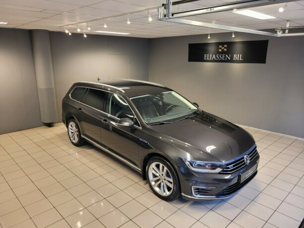 volkswagen-passat-plug-in-petrol-2018-big-1