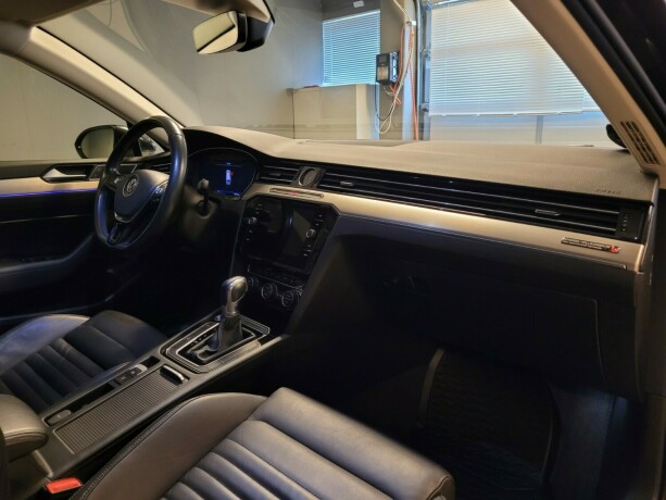 volkswagen-passat-plug-in-petrol-2018-big-13