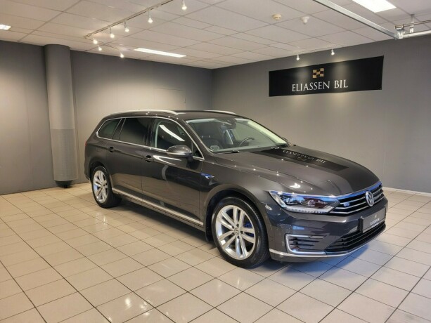 volkswagen-passat-plug-in-petrol-2018-big-0