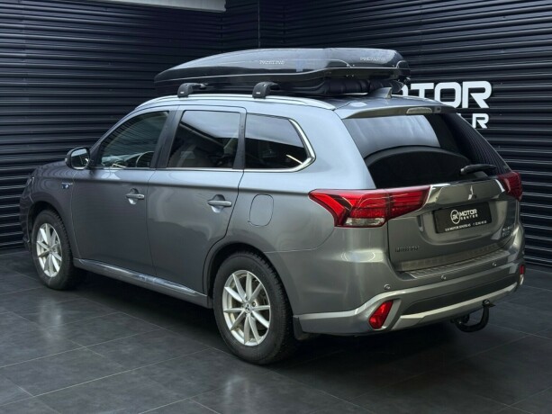 mitsubishi-outlander-elektrisitetbensin-2018-big-1